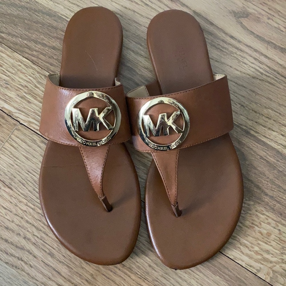 MichaelKors leather sandals siz 7.5 (fit like 6.5)
